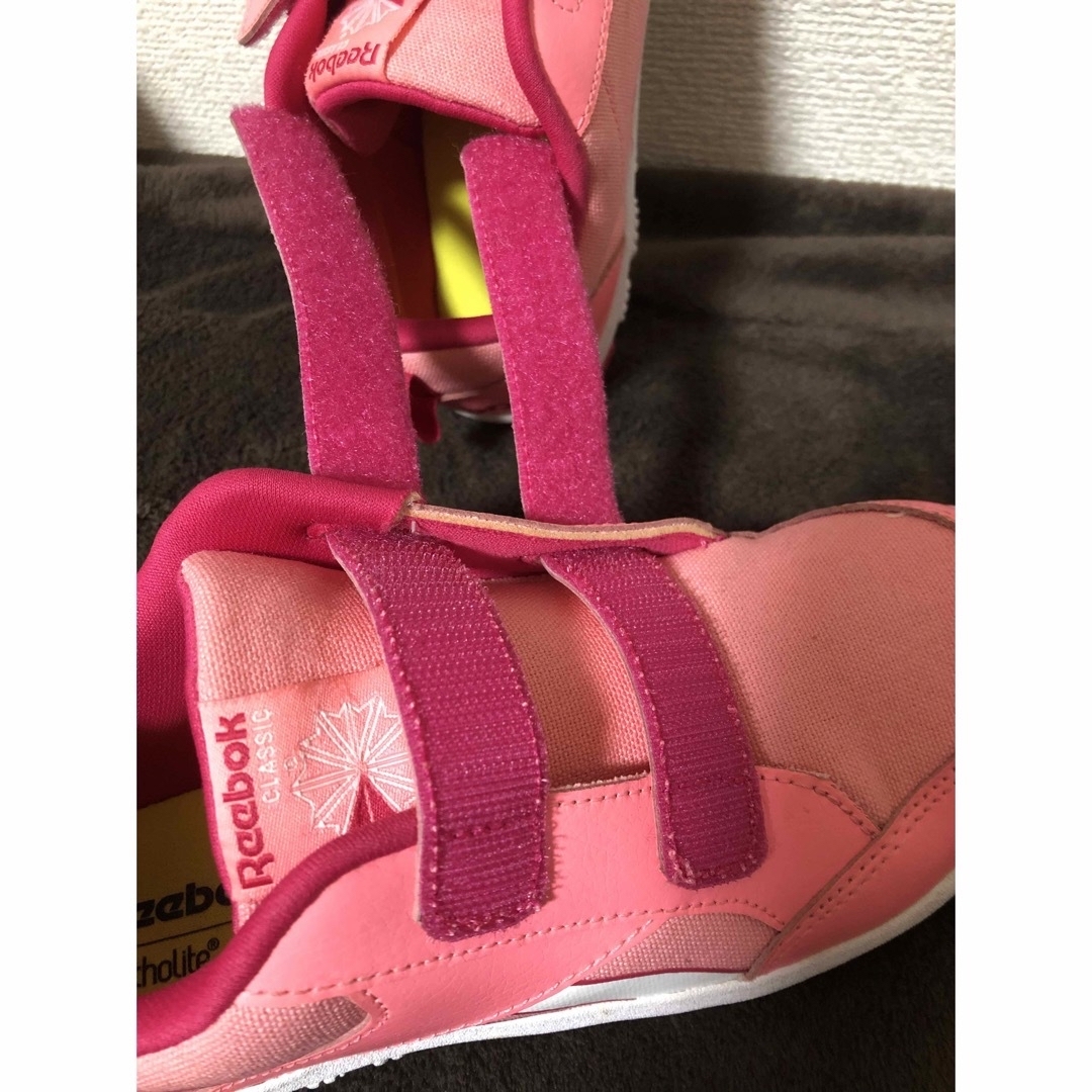 Reebok(リーボック)のリーボック　Reebok スニーカー　21.5 女の子　ピンク キッズ/ベビー/マタニティのキッズ靴/シューズ(15cm~)(スニーカー)の商品写真