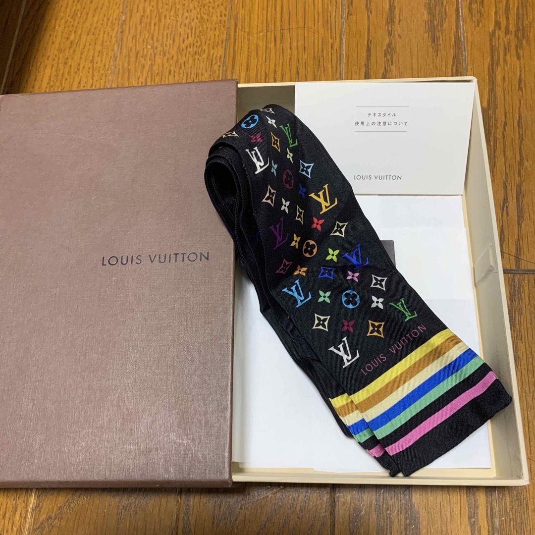 LOUIS VUITTON(ルイヴィトン)のルイヴィトン　ルイヴィトン　マルチカラー　モノグラム　バンドー　シルク レディースのファッション小物(バンダナ/スカーフ)の商品写真