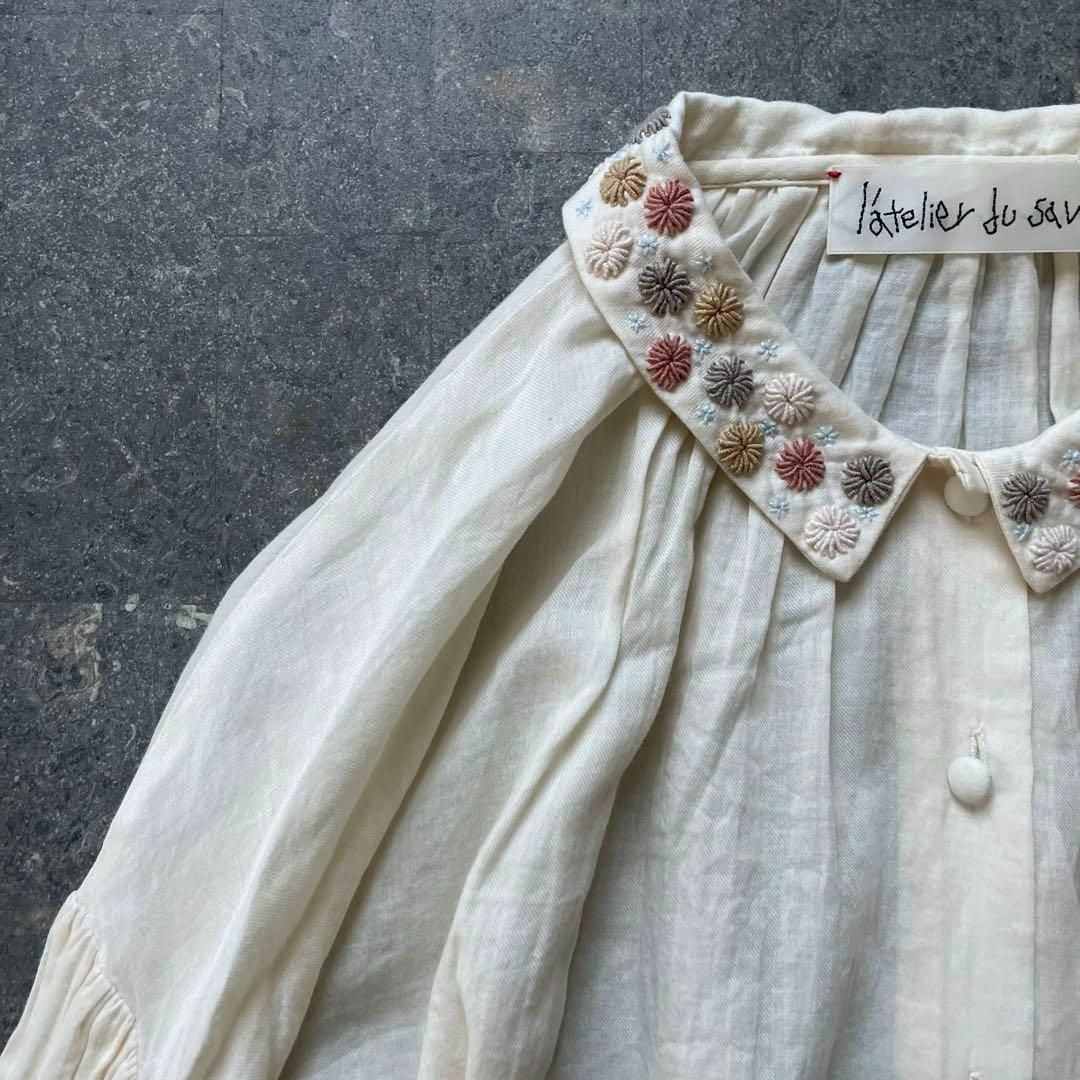 l'atelier du savon(アトリエドゥサボン)の59 アトリエドゥサボン atelier du savon ブラウス 刺繍 レディースのトップス(シャツ/ブラウス(長袖/七分))の商品写真