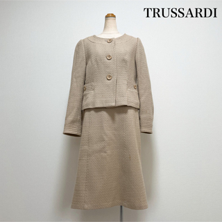 トラサルディ(Trussardi)のTRUSSARDI スカートスーツ ツイード ベージュ 仕事 セレモニー 入学式(スーツ)