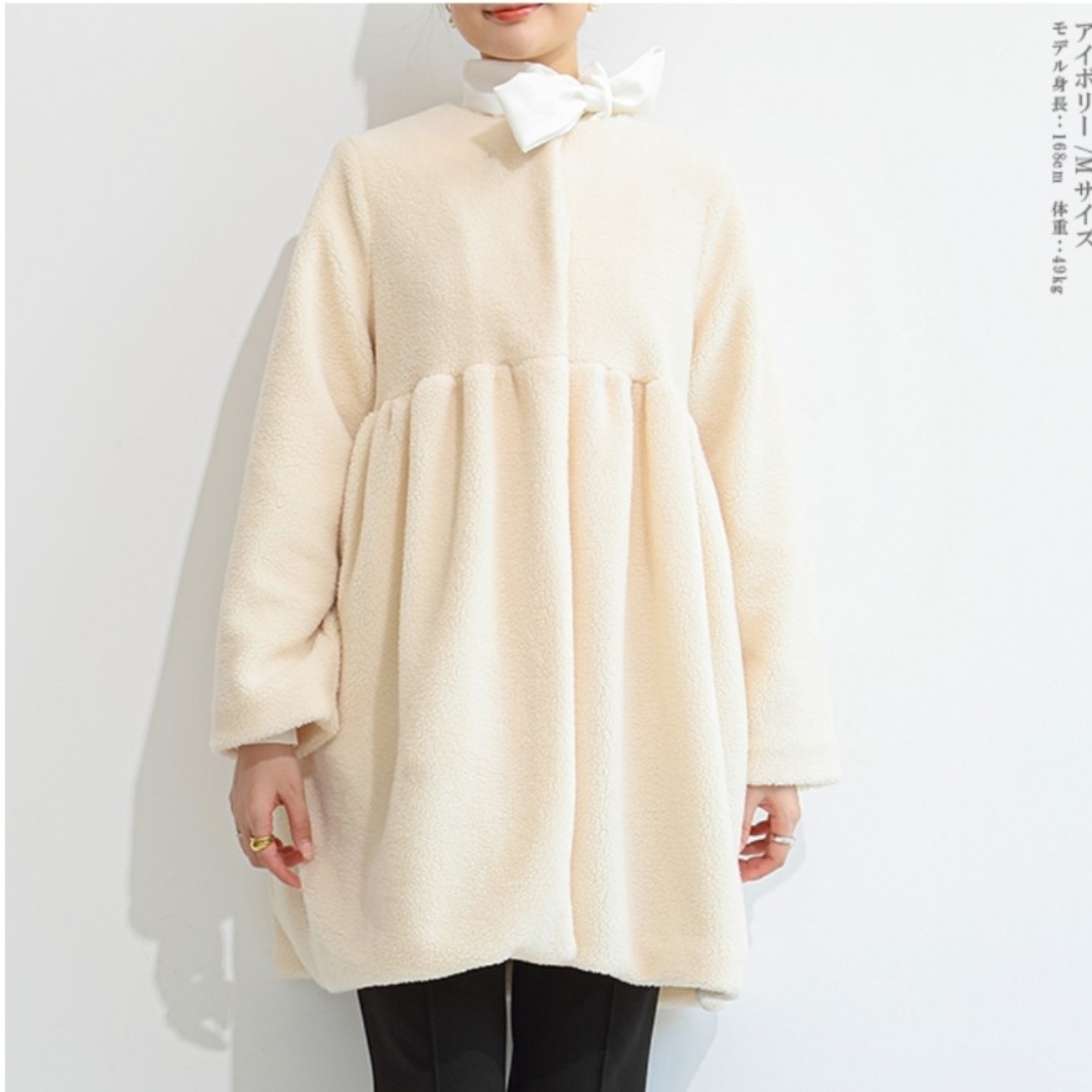 【sii様専用】　ペプラム ボアコート　ホワイト レディースのジャケット/アウター(ロングコート)の商品写真