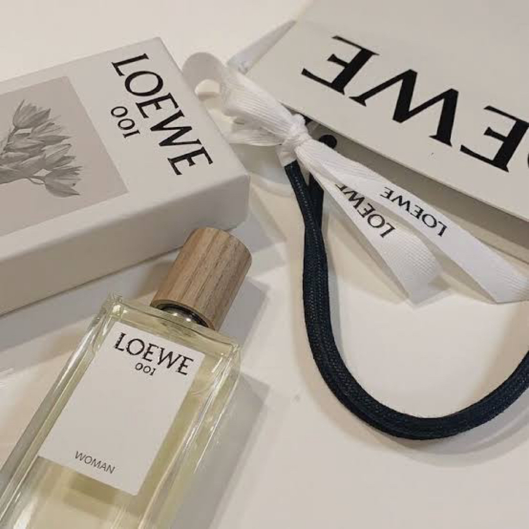 LOEWE(ロエベ)のロエベ　LOEWE 香水　001  woman 100ml コスメ/美容の香水(香水(女性用))の商品写真