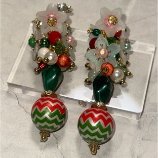 ハンドメイドアクセサリー　ピアス　大ぶり　ボリューム　お花　　一点物　現品限り(ピアス)