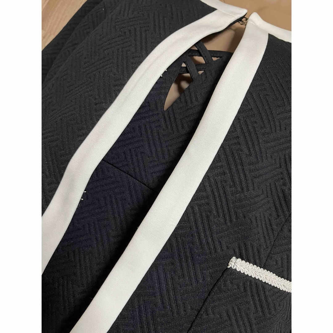 JEWELS(ジュエルズ)のモノトーン配色ジャケット付シンプルワンピースbkM レディースのフォーマル/ドレス(ミディアムドレス)の商品写真
