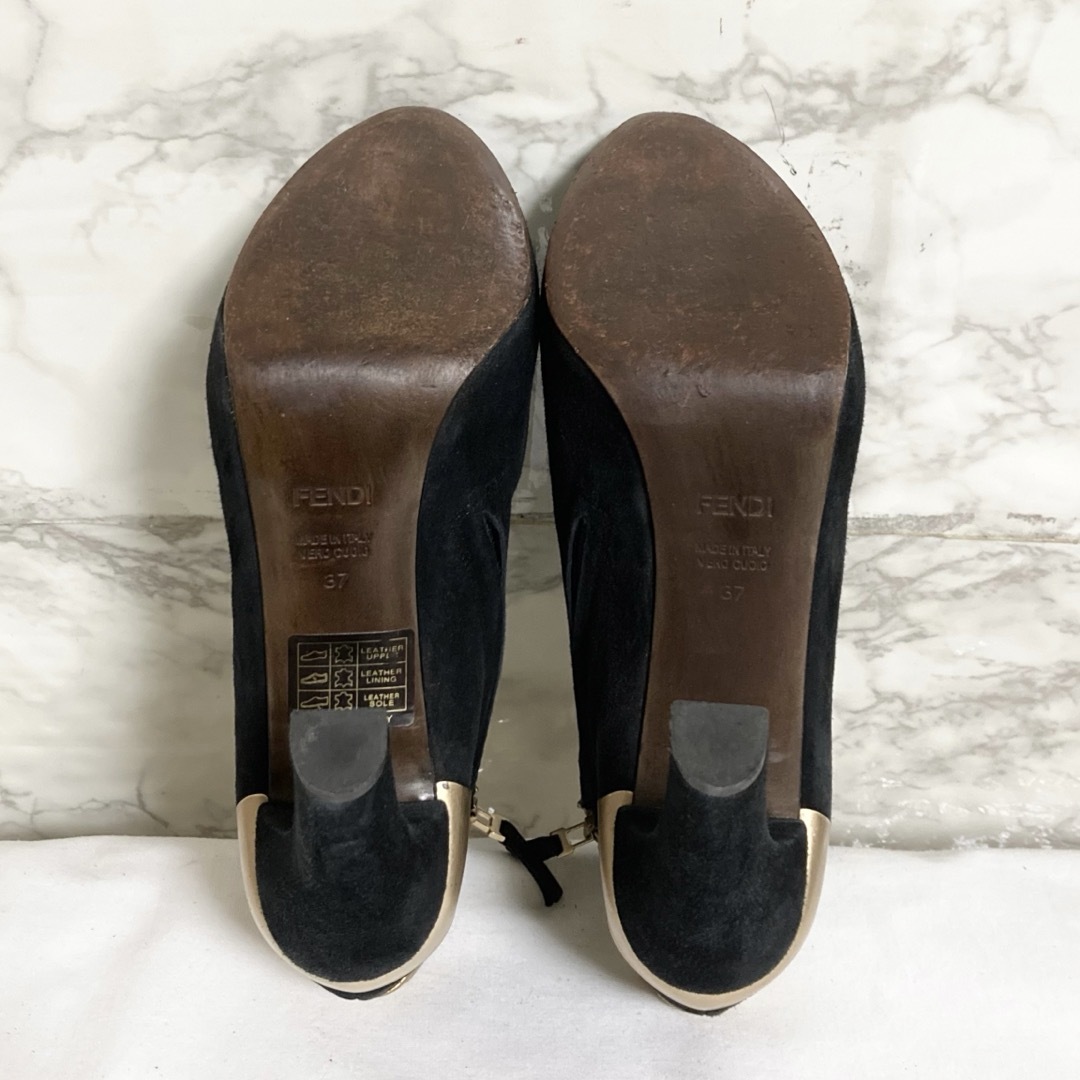 FENDI(フェンディ)の【美品 08AW LOOK4】FENDI プレート装飾スウェードアンクルブーツ レディースの靴/シューズ(ブーツ)の商品写真