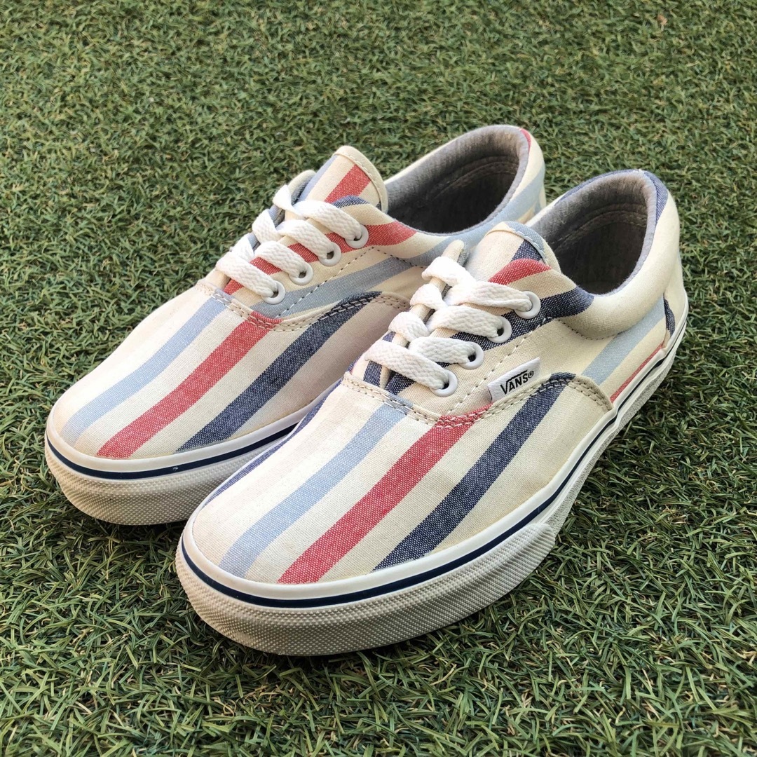 VANS(ヴァンズ)の美品23.5 VANS ERA ヴァンズ エラ  HW746 レディースの靴/シューズ(スニーカー)の商品写真