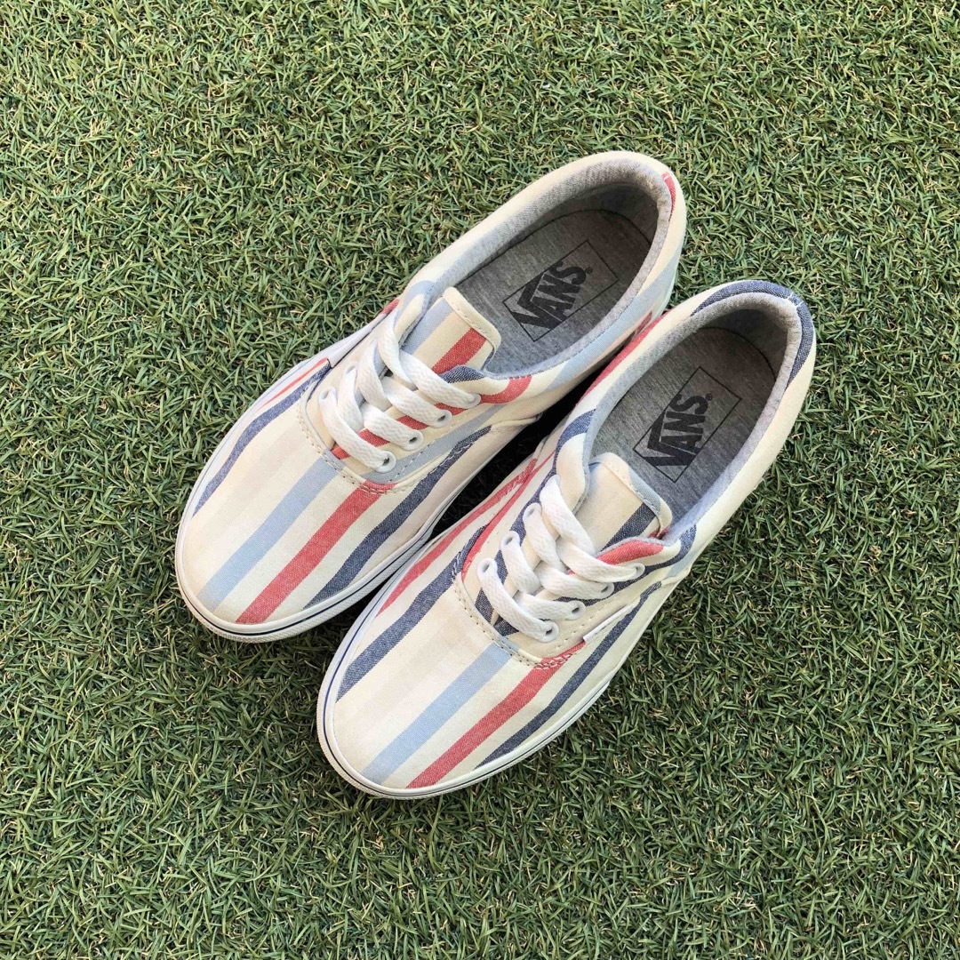 VANS(ヴァンズ)の美品23.5 VANS ERA ヴァンズ エラ  HW746 レディースの靴/シューズ(スニーカー)の商品写真