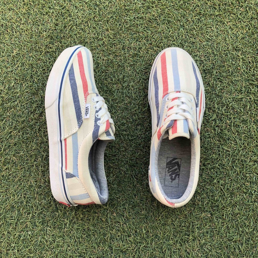 VANS(ヴァンズ)の美品23.5 VANS ERA ヴァンズ エラ  HW746 レディースの靴/シューズ(スニーカー)の商品写真