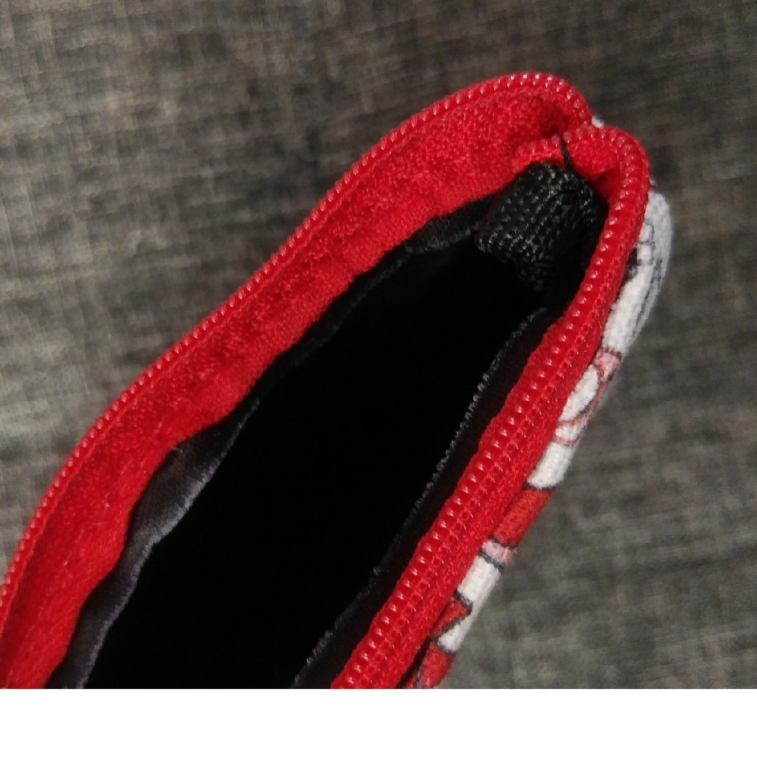 リメイクポーチ　ヒグチユウコ RED　赤 ハンドメイドのファッション小物(ポーチ)の商品写真