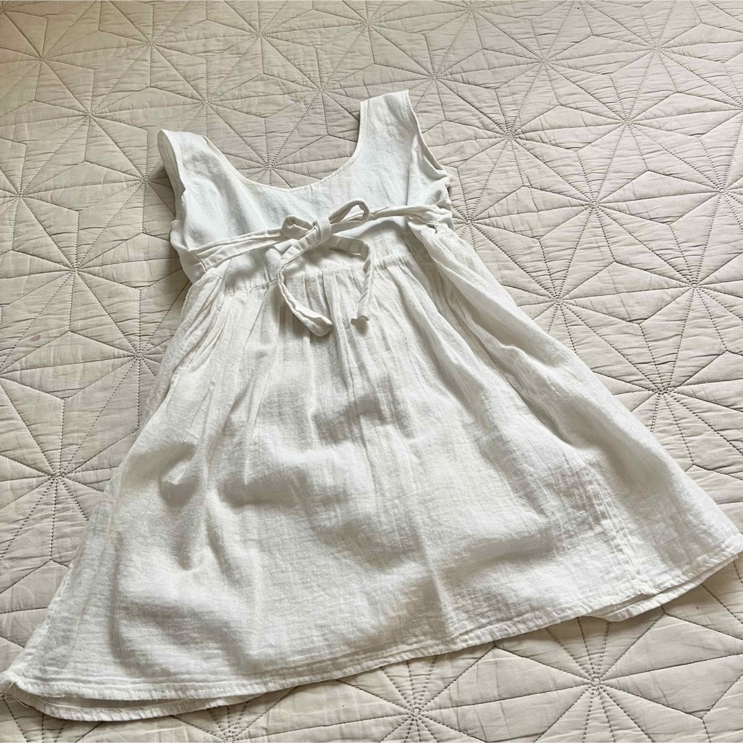 刺繍　白　ノースリーブワンピース　キッズ キッズ/ベビー/マタニティのキッズ服女の子用(90cm~)(ワンピース)の商品写真