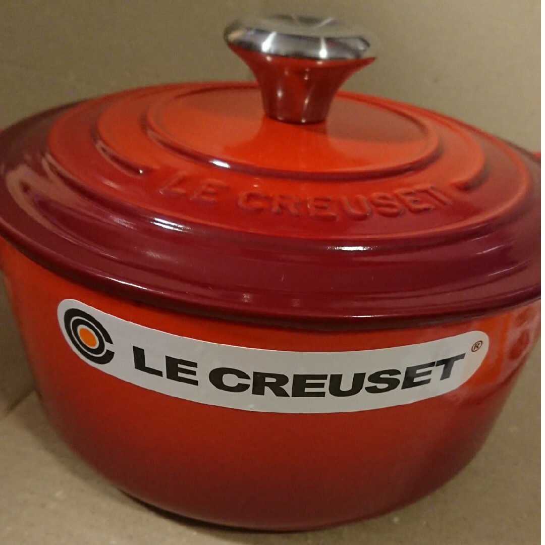 LE CREUSET(ルクルーゼ)のル・クルーゼ ココットロンド 18cm チェリーレッド インテリア/住まい/日用品のキッチン/食器(鍋/フライパン)の商品写真