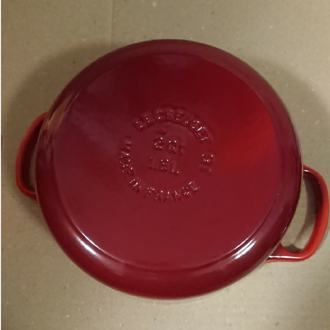 LE CREUSET(ルクルーゼ)のル・クルーゼ ココットロンド 18cm チェリーレッド インテリア/住まい/日用品のキッチン/食器(鍋/フライパン)の商品写真