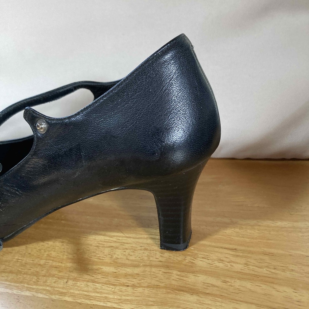 REGAL(リーガル)の黒パンプス レディースの靴/シューズ(ハイヒール/パンプス)の商品写真