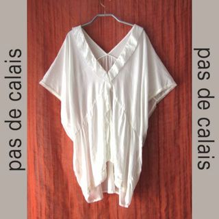 パドカレ(pas de calais)の美品　PAS de calais／パドカレ★　シルエットの綺麗な半袖ブラウス(シャツ/ブラウス(半袖/袖なし))