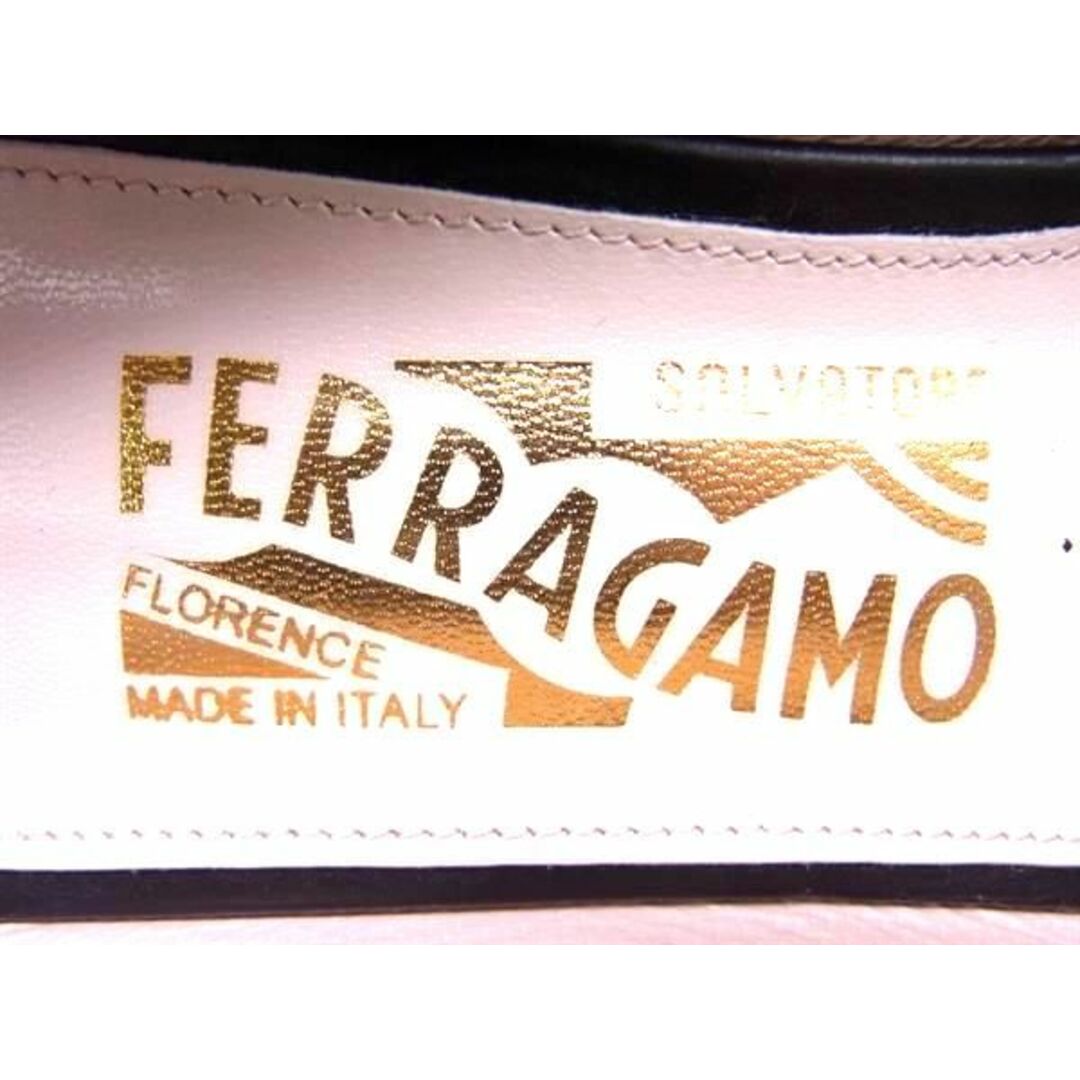 Salvatore Ferragamo(サルヴァトーレフェラガモ)の■新品同様■ Salvatore Ferragamo フェラガモ レザー ヒール パンプス7(約24.5cm) 靴 シューズ ブラック系 CD1038  レディースの靴/シューズ(ハイヒール/パンプス)の商品写真