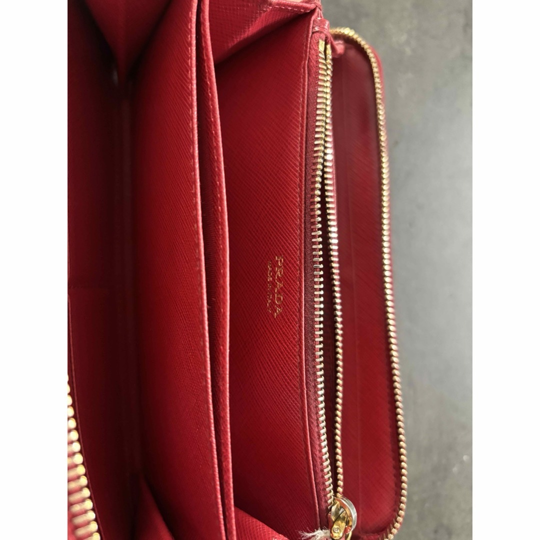 PRADA(プラダ)の【送料無料】PRADA/赤/長財布 レディースのファッション小物(財布)の商品写真