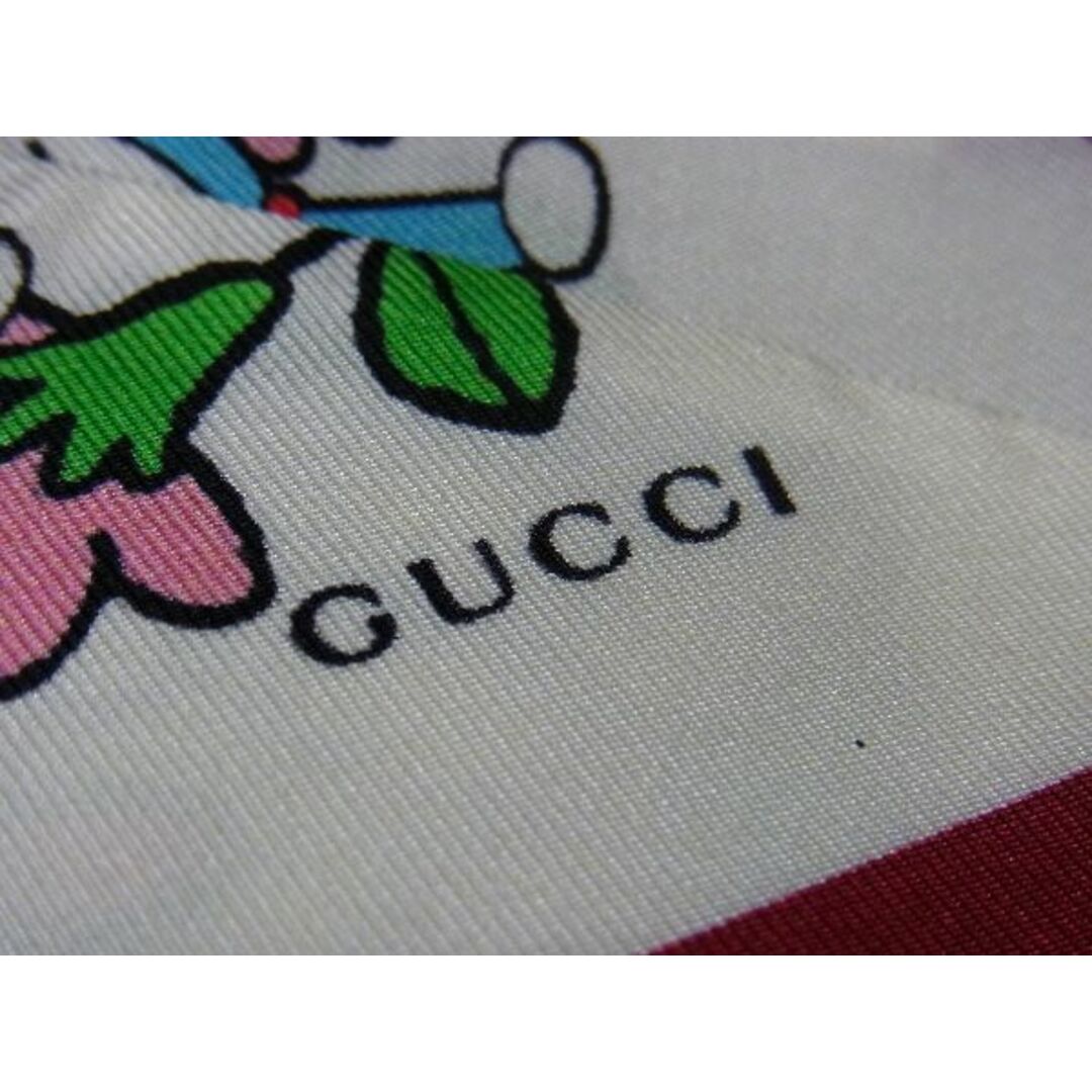 Gucci(グッチ)の■新品■未使用■ GUCCI グッチ ドラえもん コラボ シルク100% フラワー ツイリー リボンスカーフ アイボリー系×マルチカラー AU7675 メンズのファッション小物(その他)の商品写真