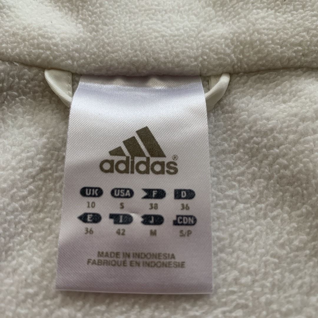 adidas(アディダス)のadidas  フリース　レディース スポーツ/アウトドアのトレーニング/エクササイズ(トレーニング用品)の商品写真