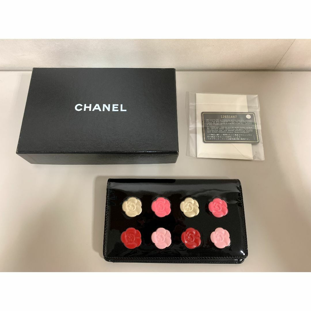 CHANEL(シャネル)のCHANEL シャネル 長財布 メイクアップパレットカメリア 黒 エナメル レディースのファッション小物(財布)の商品写真