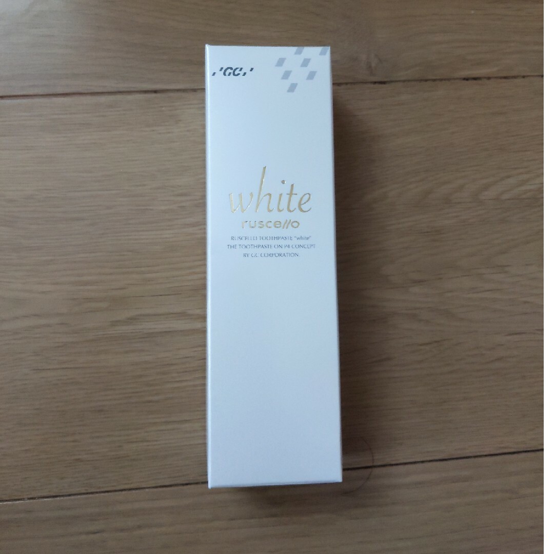ルシェロ歯磨きペースト　ホワイト コスメ/美容のオーラルケア(歯磨き粉)の商品写真