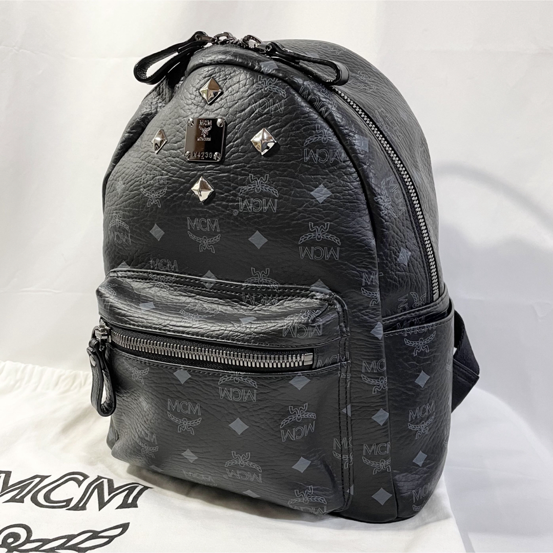 MCM(エムシーエム)の美品 正規品 MCM エムシーエム スタッズ リュック 保存袋付き 黒 ブラック レディースのバッグ(リュック/バックパック)の商品写真