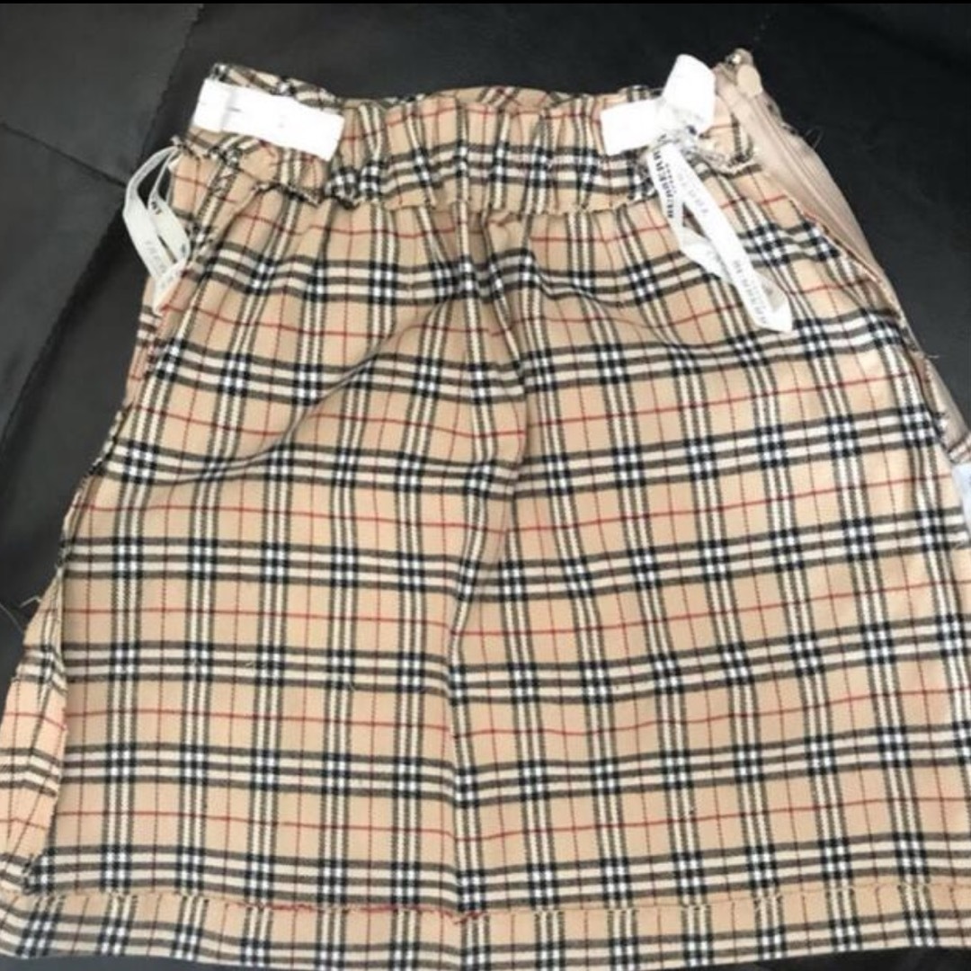 BURBERRY(バーバリー)のBURBERRY ミニスカ　110cm キッズ/ベビー/マタニティのキッズ服女の子用(90cm~)(スカート)の商品写真