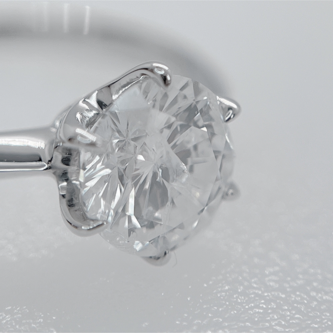 天然ダイヤモンド1ctアップ　一粒ダイヤ　プラチナ　6本爪リング　指輪 レディースのアクセサリー(リング(指輪))の商品写真