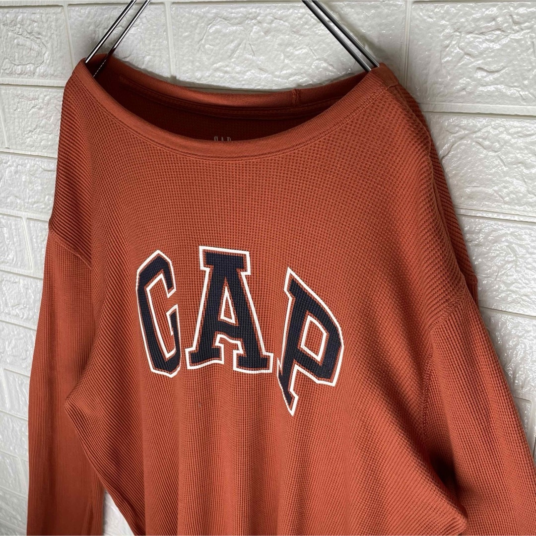 GAP(ギャップ)のギャップ　ビッグロゴ入り　カットソー　オレンジ　Mサイズ メンズのトップス(Tシャツ/カットソー(七分/長袖))の商品写真