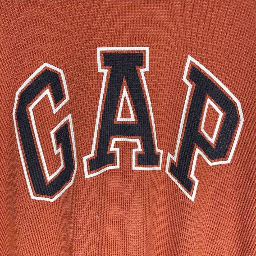 GAP(ギャップ)のギャップ　ビッグロゴ入り　カットソー　オレンジ　Mサイズ メンズのトップス(Tシャツ/カットソー(七分/長袖))の商品写真