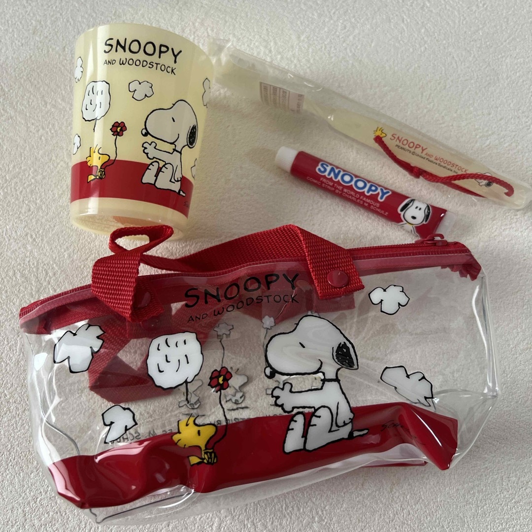 SNOOPY(スヌーピー)のスヌーピー　トラベルポーチ インテリア/住まい/日用品の日用品/生活雑貨/旅行(旅行用品)の商品写真