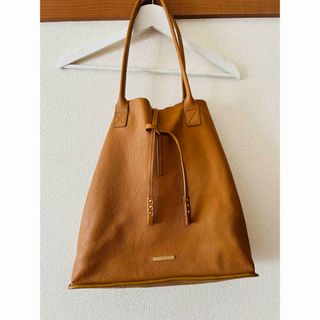 アルマーニエクスチェンジ(ARMANI EXCHANGE)の《美品》アルマーニエクスチェンジ　トートバッグ　牛皮　キャメル(トートバッグ)