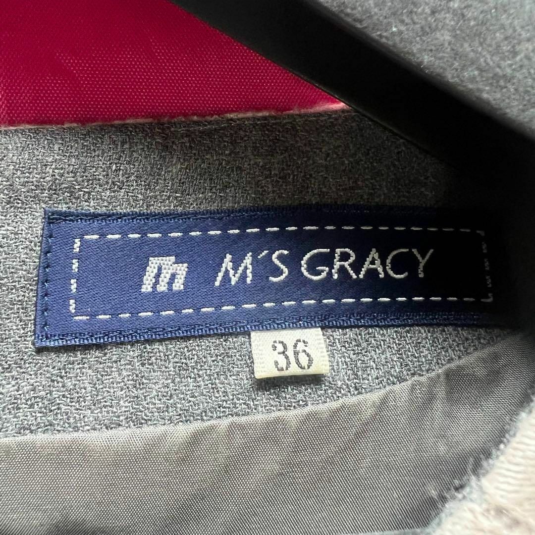 M'S GRACY(エムズグレイシー)の【美品】M'S GRACY 膝丈ワンピース レース ブローチ グレー 36 レディースのワンピース(ひざ丈ワンピース)の商品写真