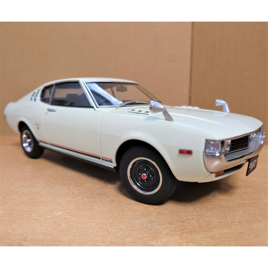 1/18 トヨタ セリカ リフトバック 2000GT 1973 オートアート製の 1/18 トヨタ セリカ リフトバック 2000GT 1973 オートアート製の