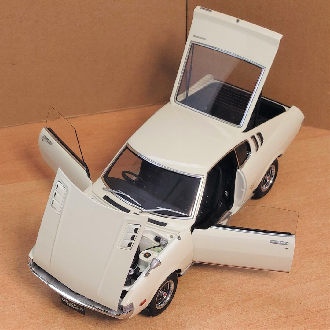 1/18 トヨタ セリカ リフトバック 2000GT 1973 オートアート製の 1/18 トヨタ セリカ リフトバック 2000GT 1973 オートアート製の