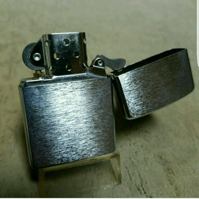 ZIPPO(ジッポー)の新品非売品❤04J`Zippoマルボロ❤MARLBORO❤ブルスカル❤送料無料♥ メンズのファッション小物(タバコグッズ)の商品写真