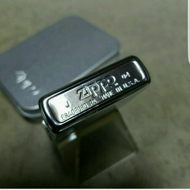 ZIPPO(ジッポー)の新品非売品❤04J`Zippoマルボロ❤MARLBORO❤ブルスカル❤送料無料♥ メンズのファッション小物(タバコグッズ)の商品写真