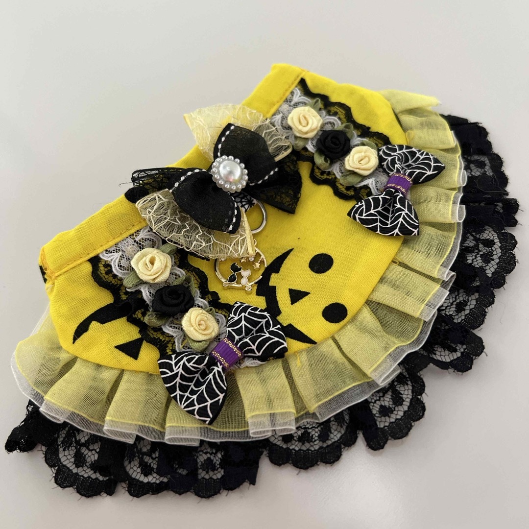 黄色のハロウィンチョーカー ハンドメイドのペット(ペット服/アクセサリー)の商品写真