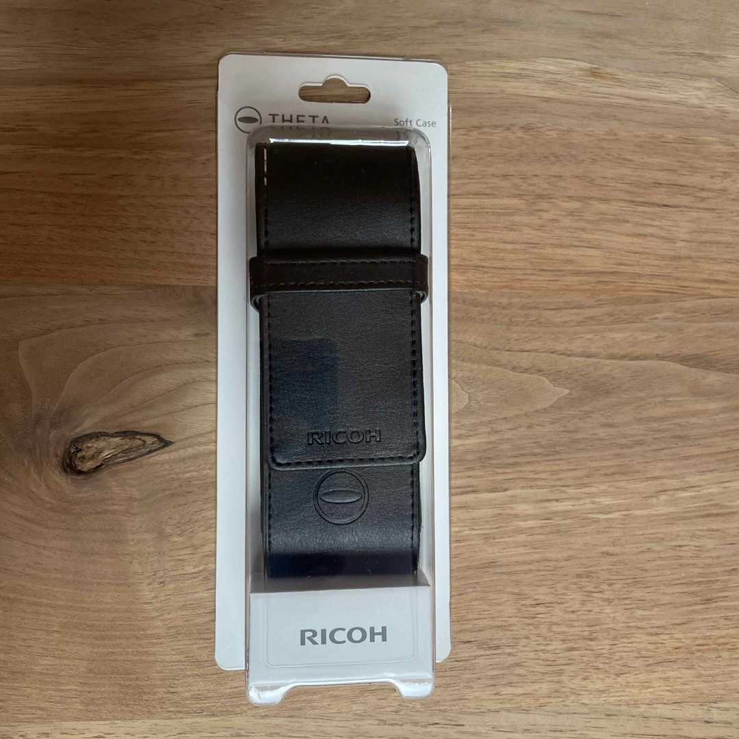 RICOH(リコー)の360°カメラ　リコー THETA(シータ) SC2 ホワイト　純正アクセサリ付 スマホ/家電/カメラのカメラ(コンパクトデジタルカメラ)の商品写真