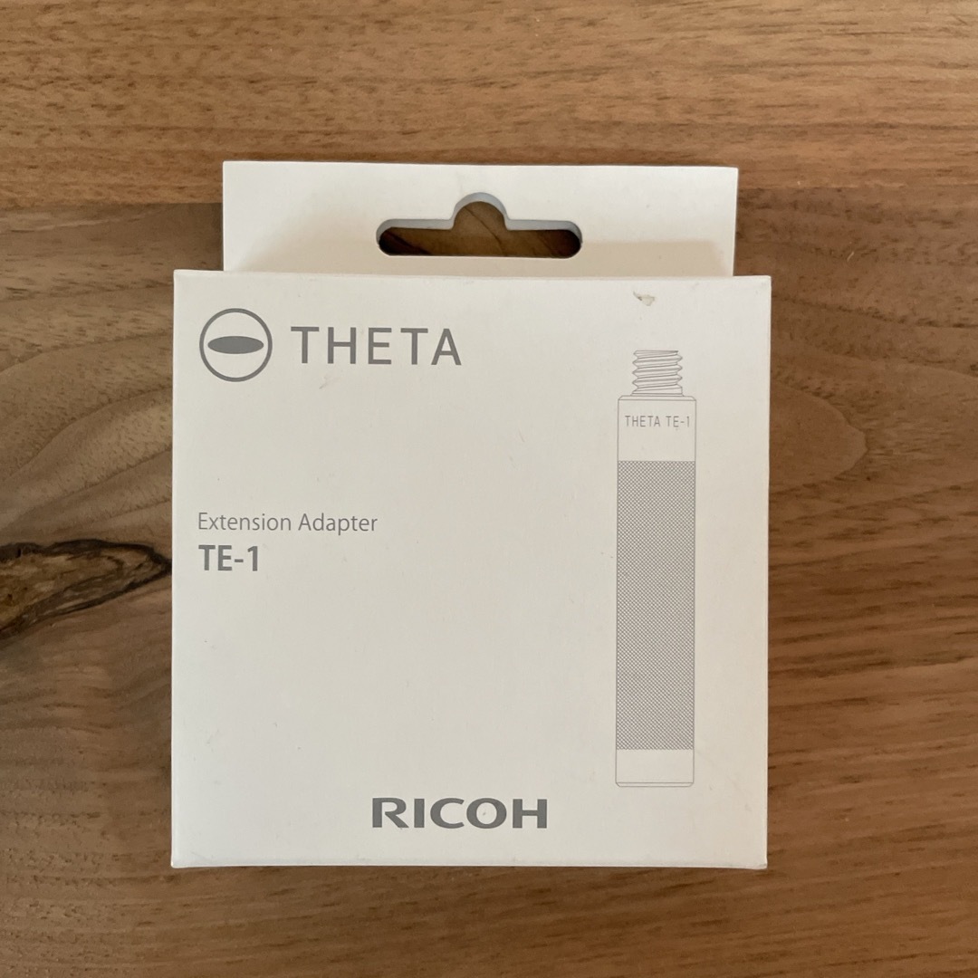 RICOH(リコー)の360°カメラ　リコー THETA(シータ) SC2 ホワイト　純正アクセサリ付 スマホ/家電/カメラのカメラ(コンパクトデジタルカメラ)の商品写真