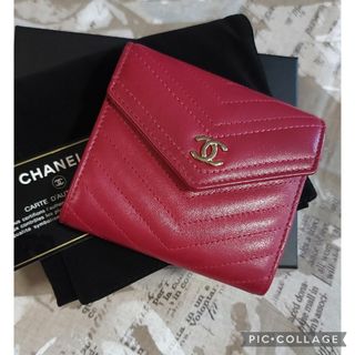 シャネル(CHANEL)の極美品 CHANEL シェブロン(Vステッチ)スモールフラップウォレット 折財布(財布)