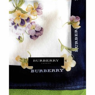 バーバリー(BURBERRY)のバーバリー　ビオラの花模様ハンカチ＊49×49(ハンカチ)