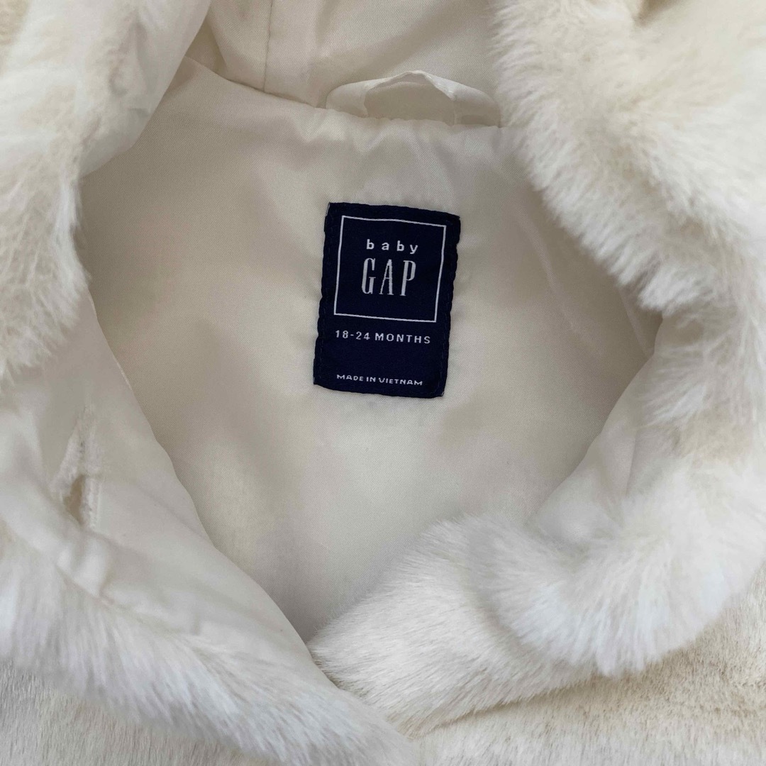 babyGAP(ベビーギャップ)のベビーギャップ　ふわふわ　ホワイト　くま　コート　ファー キッズ/ベビー/マタニティのキッズ服女の子用(90cm~)(コート)の商品写真