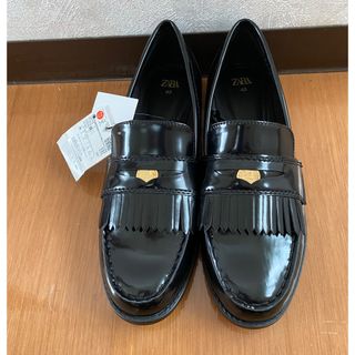 ZARA(メタル ・ ローファー/革靴)のフリマアイテム一覧 ZARA(メタル ・ ローファー/革靴)のフリマアイテム一覧