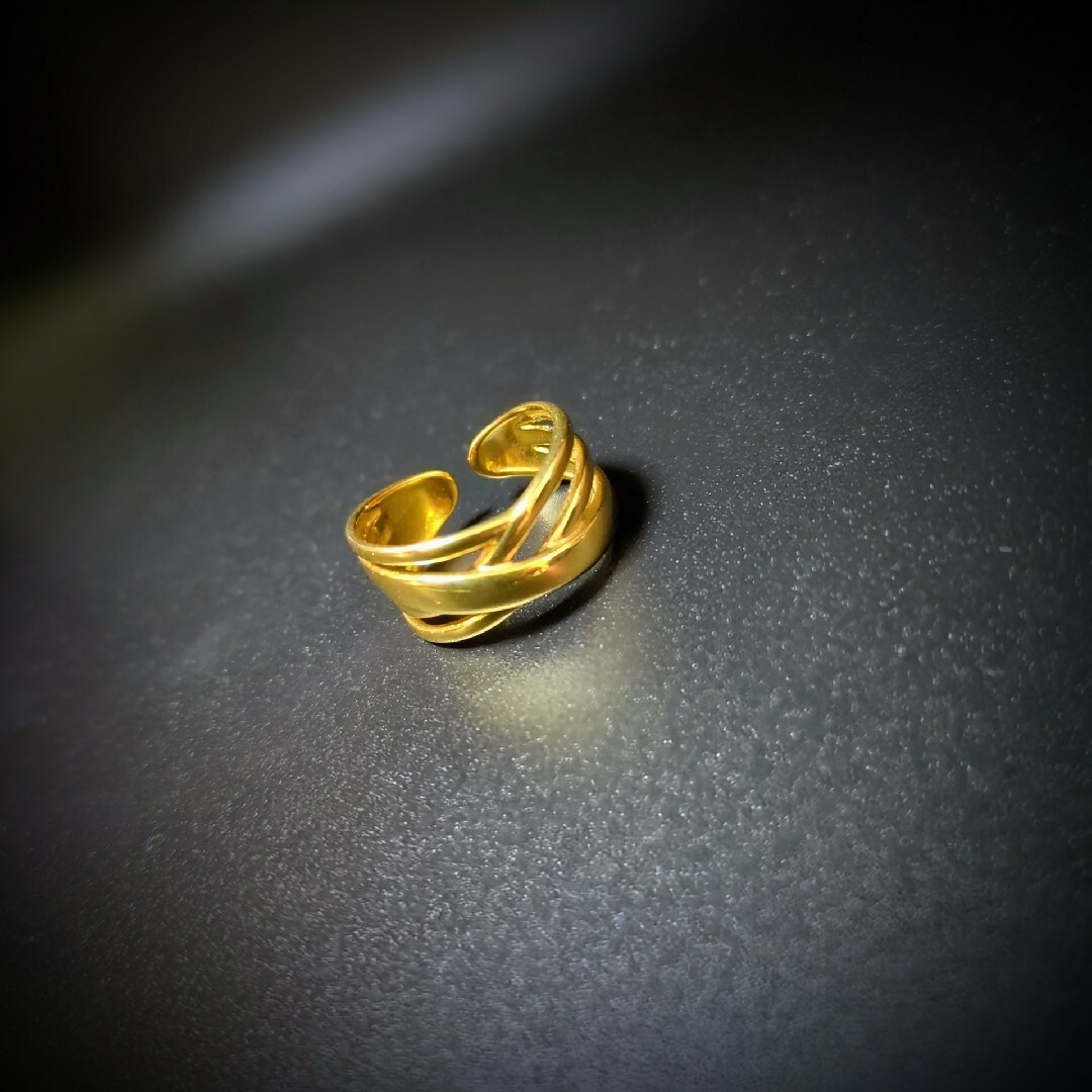 ステンレス製デザインリング 指輪　ゴールド　人差し指  ステンレス/K18GP レディースのアクセサリー(リング(指輪))の商品写真
