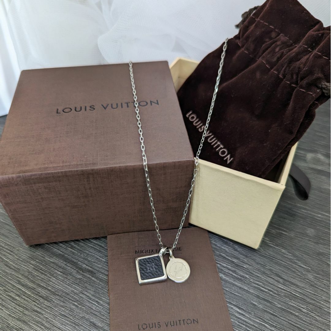 LOUIS VUITTON(ルイヴィトン)のルイヴィトン ネックレス フラグメントコラボ メタル レザー モノグラム メンズのアクセサリー(ネックレス)の商品写真