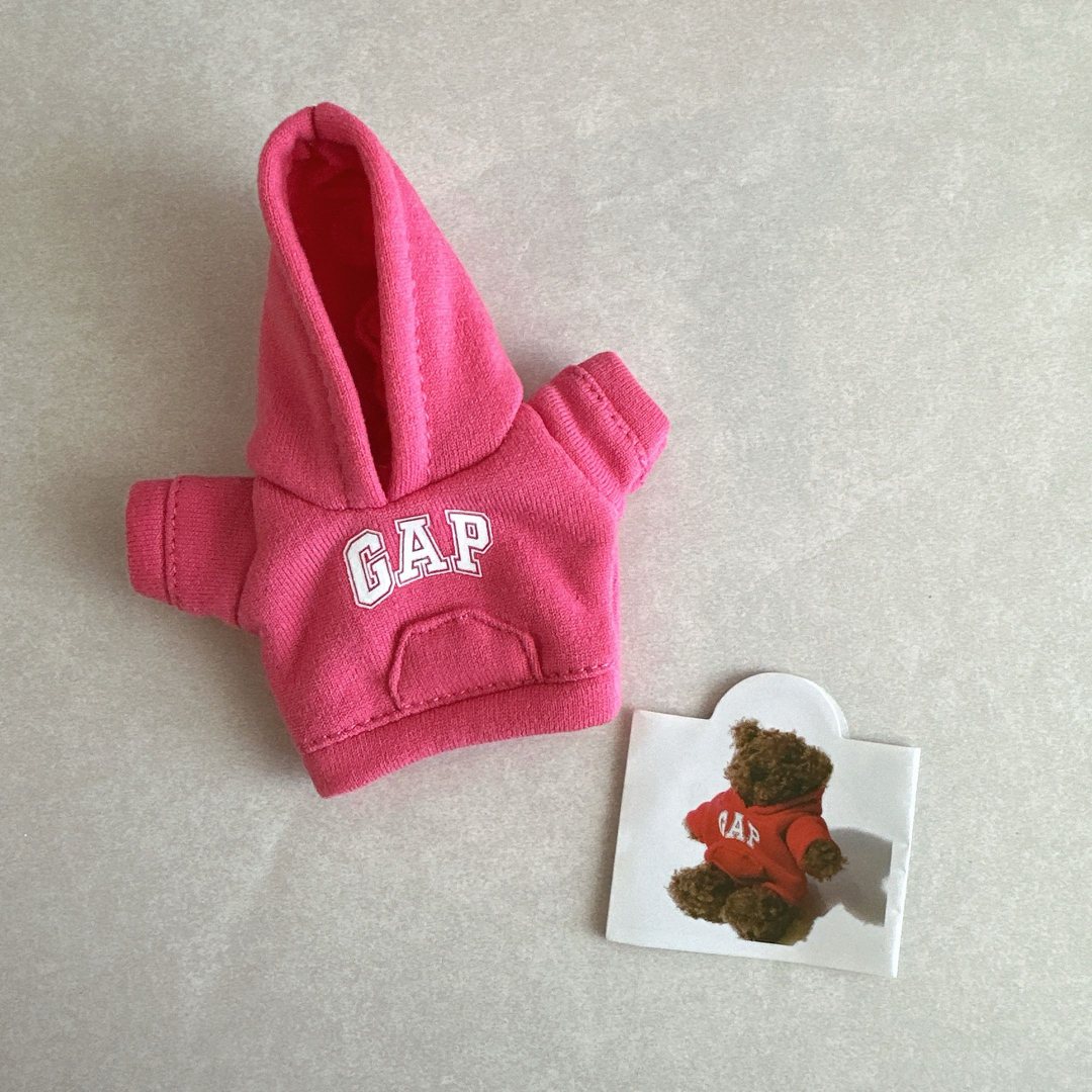 GAP(ギャップ)の日本限定　限定店舗のみ　ピンク　GAP ガチャ　GAP ブラナンベア パーカー　 エンタメ/ホビーのおもちゃ/ぬいぐるみ(キャラクターグッズ)の商品写真