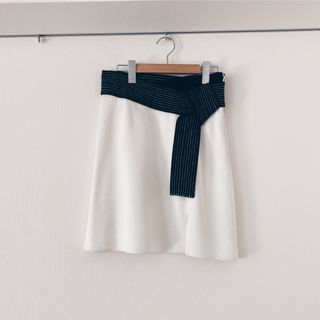 スリーワンフィリップリム(3.1 Phillip Lim)のフィリップ　リム　ホワイト　スカート　新品未使用(ひざ丈スカート)