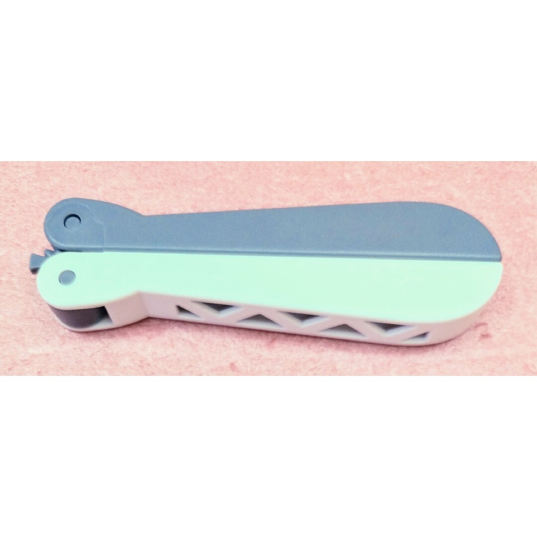 サカバンバスピス バタフライナイフ フィジットトイ 骨 おもちゃ 魚 古代魚 エンタメ/ホビーのおもちゃ/ぬいぐるみ(キャラクターグッズ)の商品写真