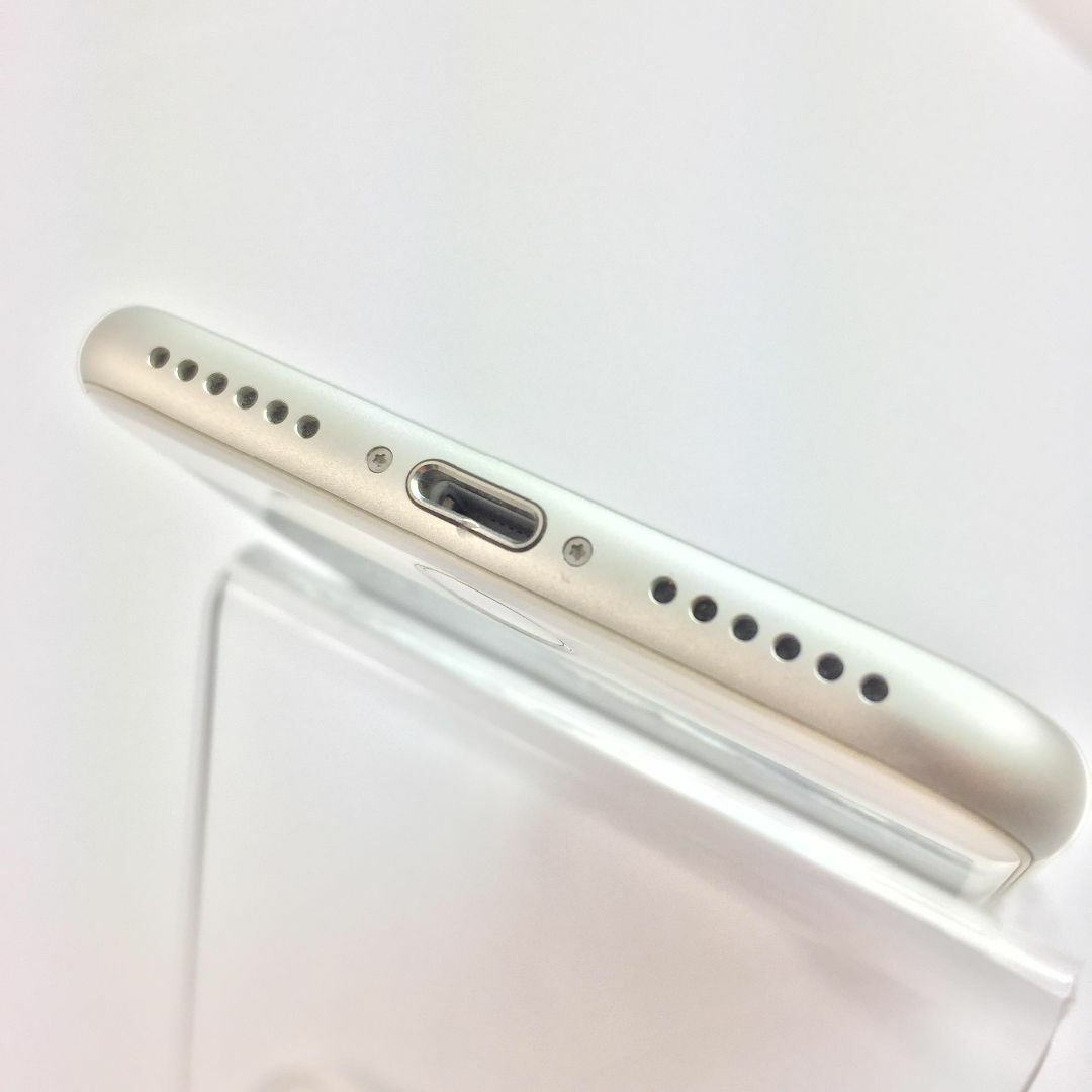 iPhone(アイフォーン)の【C】iPhone 8/64GB/356096098217811 スマホ/家電/カメラのスマートフォン/携帯電話(スマートフォン本体)の商品写真