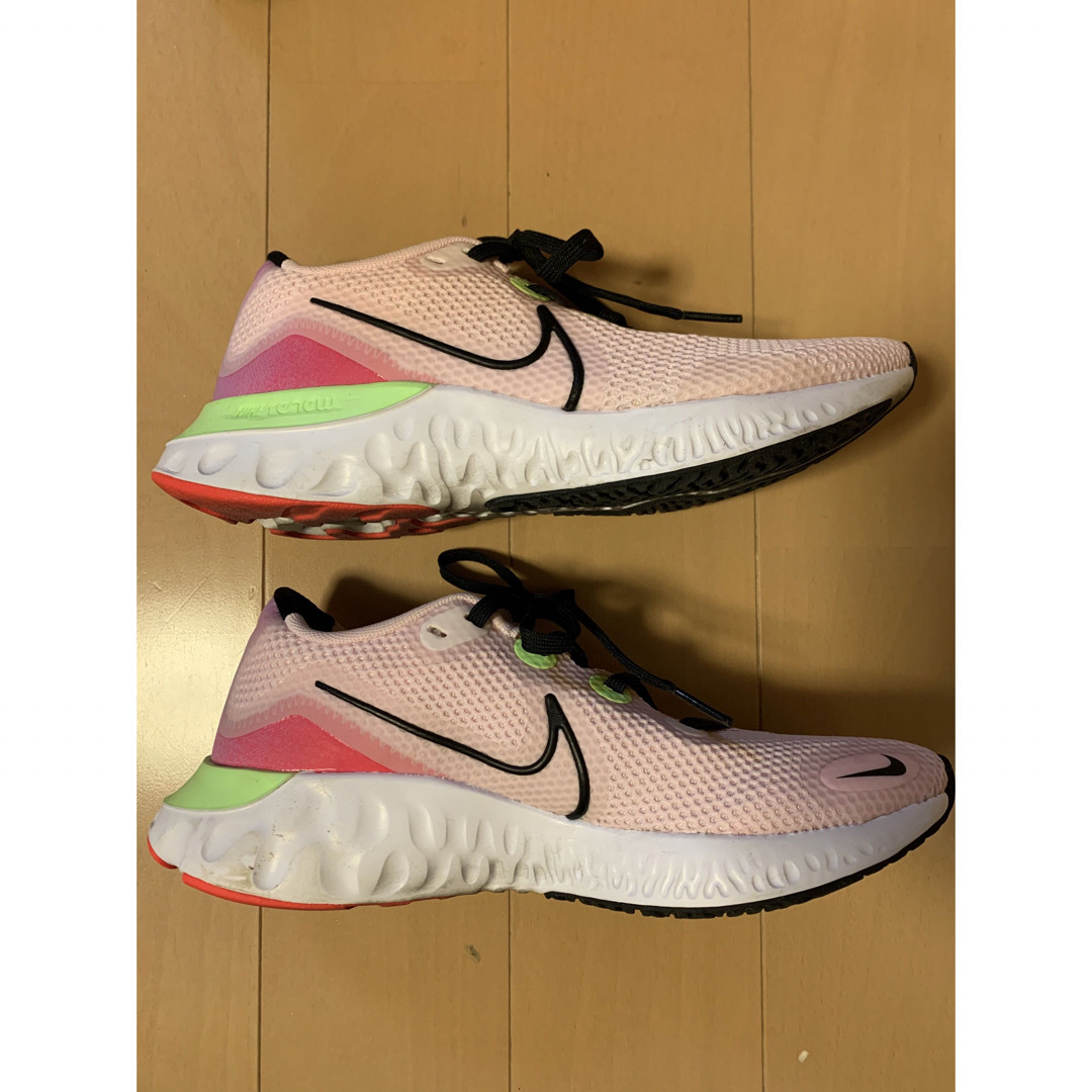 NIKE(ナイキ)のレディース ナイキ スニーカー RENEW RUN 24cm レディースの靴/シューズ(スニーカー)の商品写真